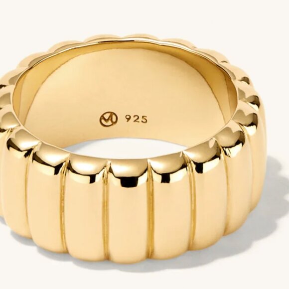 Mejuri Charlotte Bold Ring - Picture 3 of 4